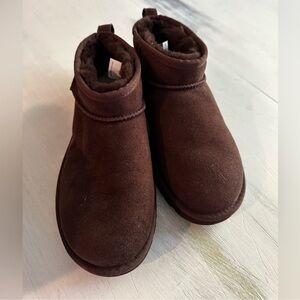 UGG Mini’s in chocolate brown. Never worn outside of house.